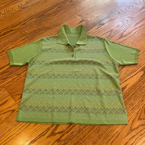 Woman’s Green Short Sleeve Printed Sweater - Picture 1 of 4